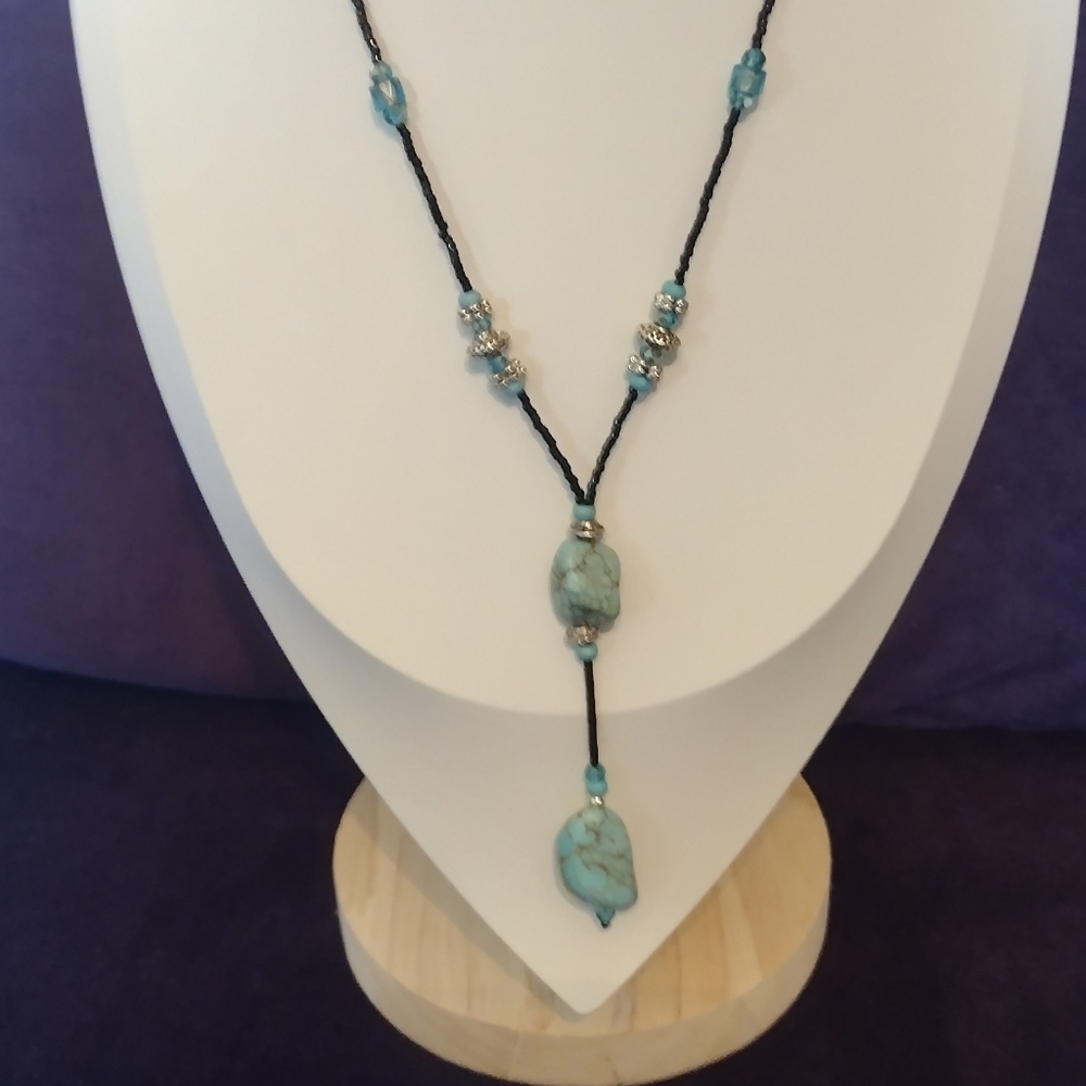 Elegant Black and Turquoise Necklace - Picture 5 of 9